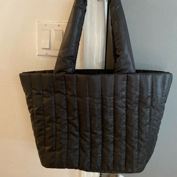 H&M Handbags - H & M Puffer tote quilted padded matelassés shoulder bag